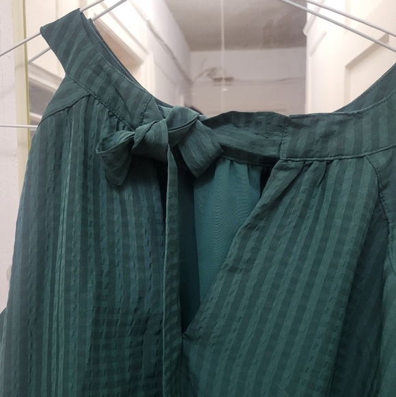 Ann Taylor Green Top Cold Shoulders. EUC Whimsical Fairy Girly - Picture 5 of 10